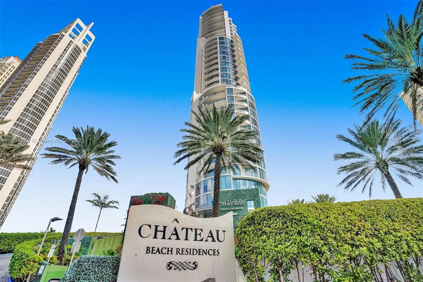 17475 Collins Ave, #2302