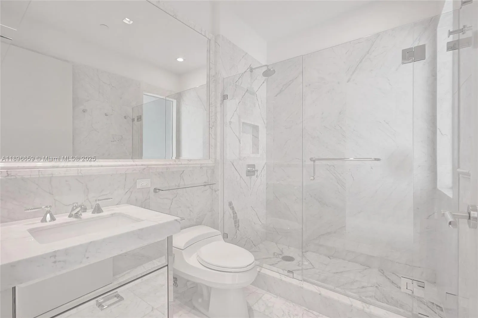 17475 Collins Ave, #2302