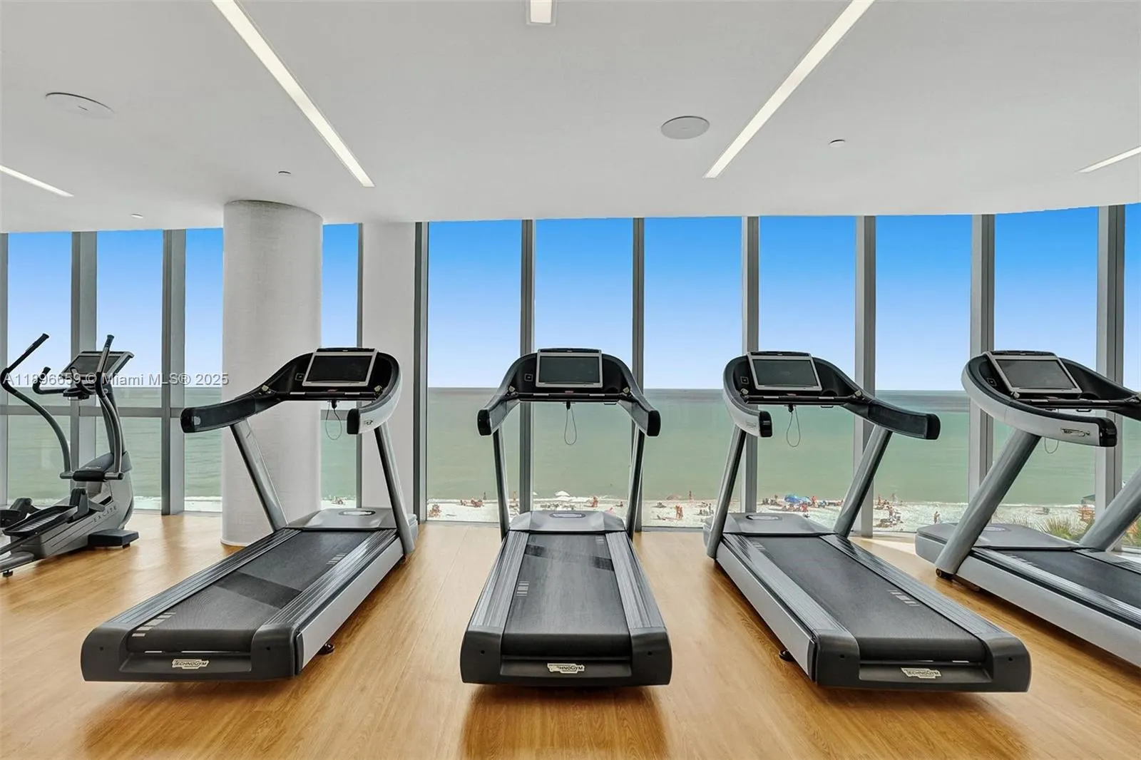 17475 Collins Ave, #2302