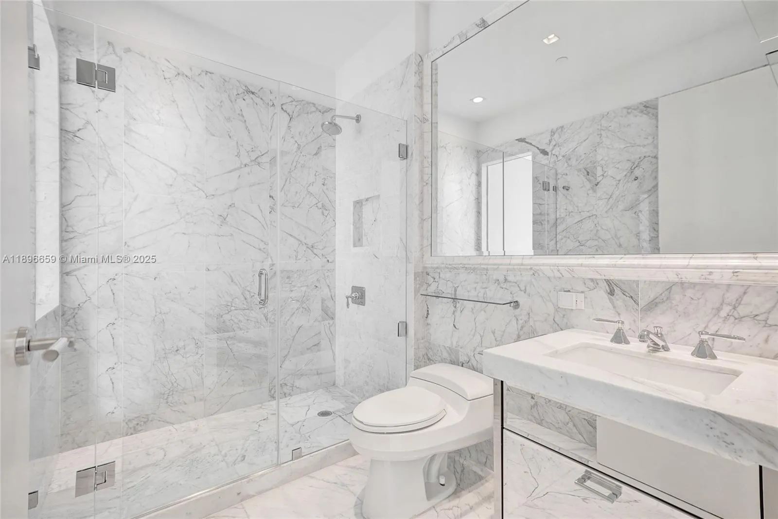 17475 Collins Ave, #2302