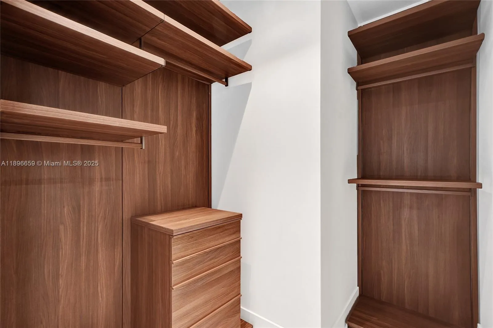 17475 Collins Ave, #2302