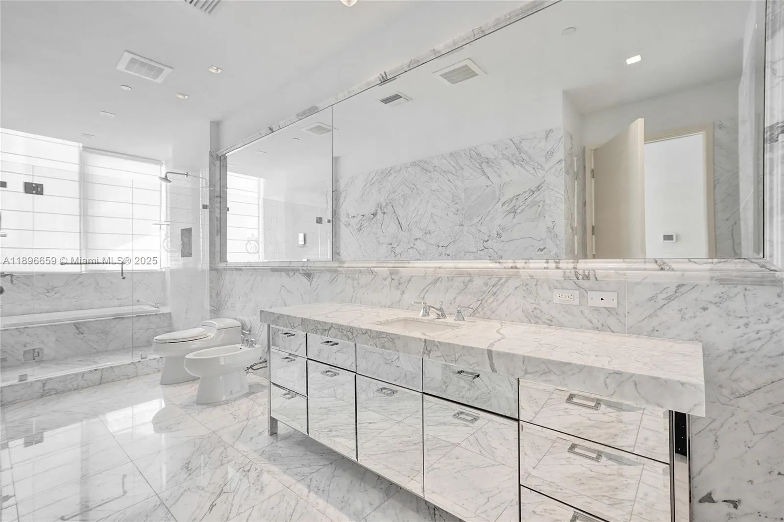 17475 Collins Ave, #2302