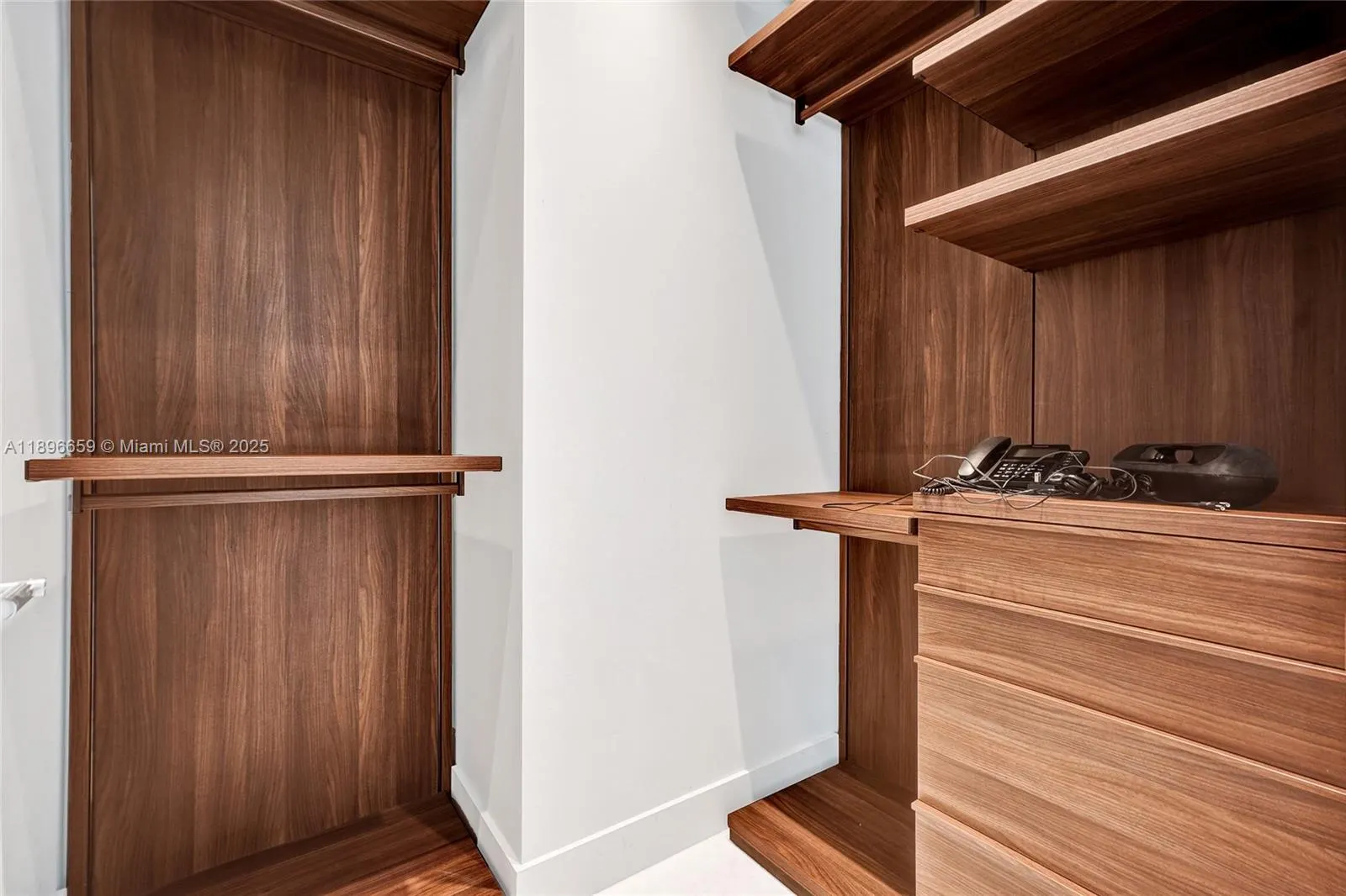 17475 Collins Ave, #2302