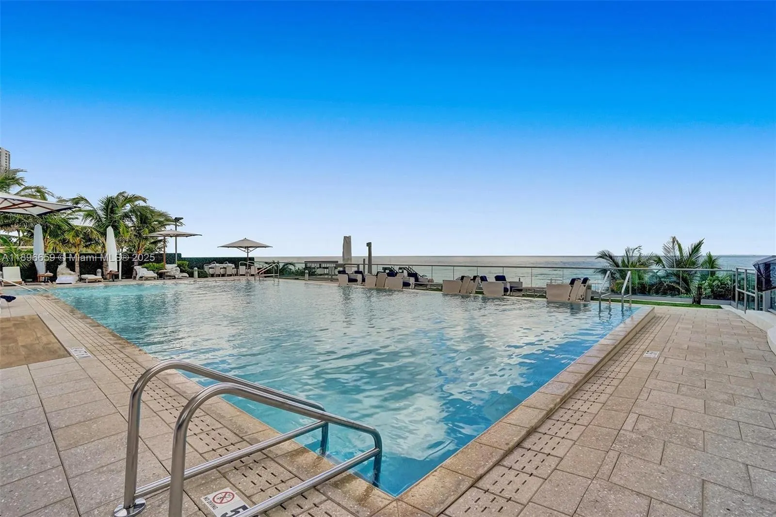 17475 Collins Ave, #2302