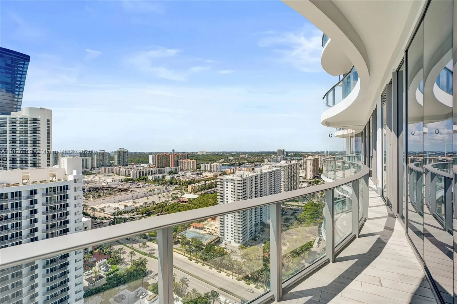 17475 Collins Ave, #2302