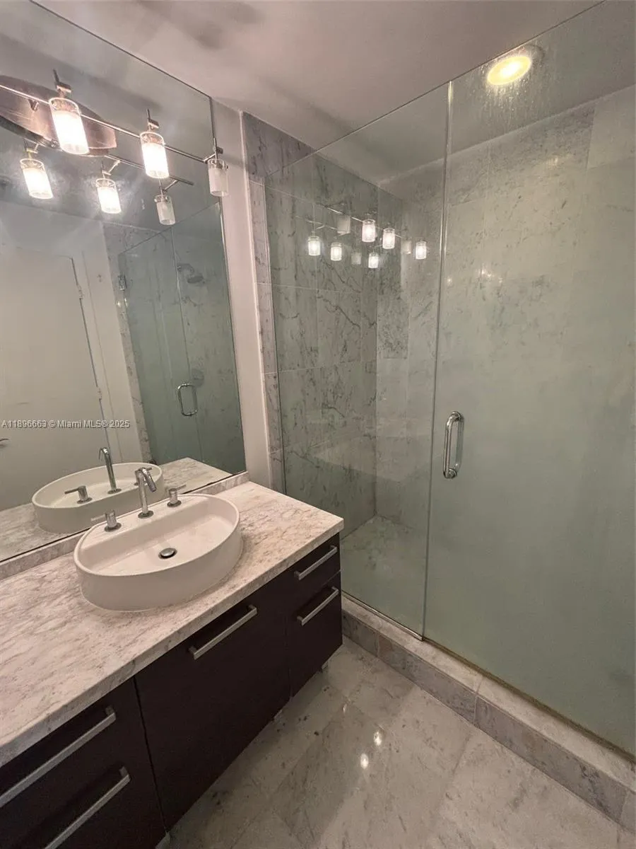 244 Biscayne Blvd, #1606