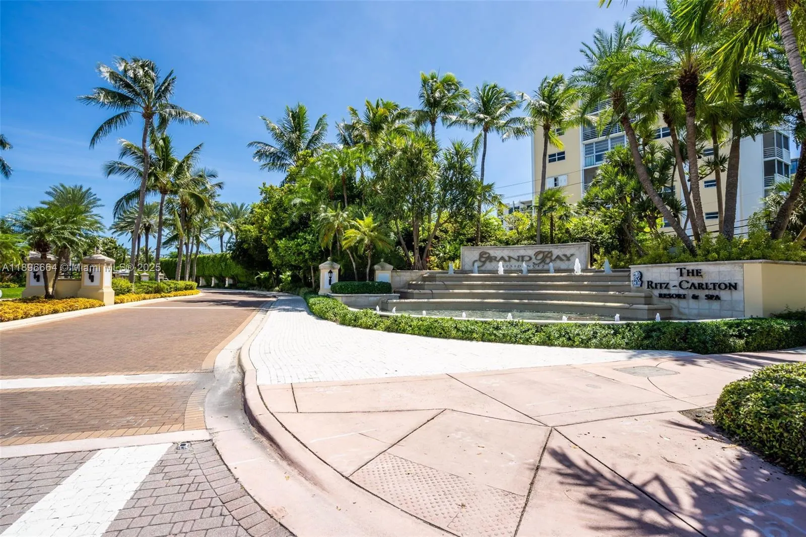445 Grand Bay Dr, #1001