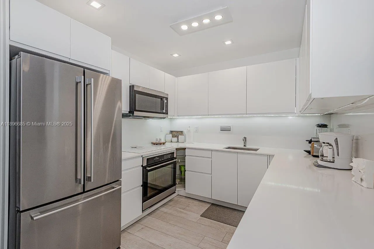 2301 Collins Ave, #PH21