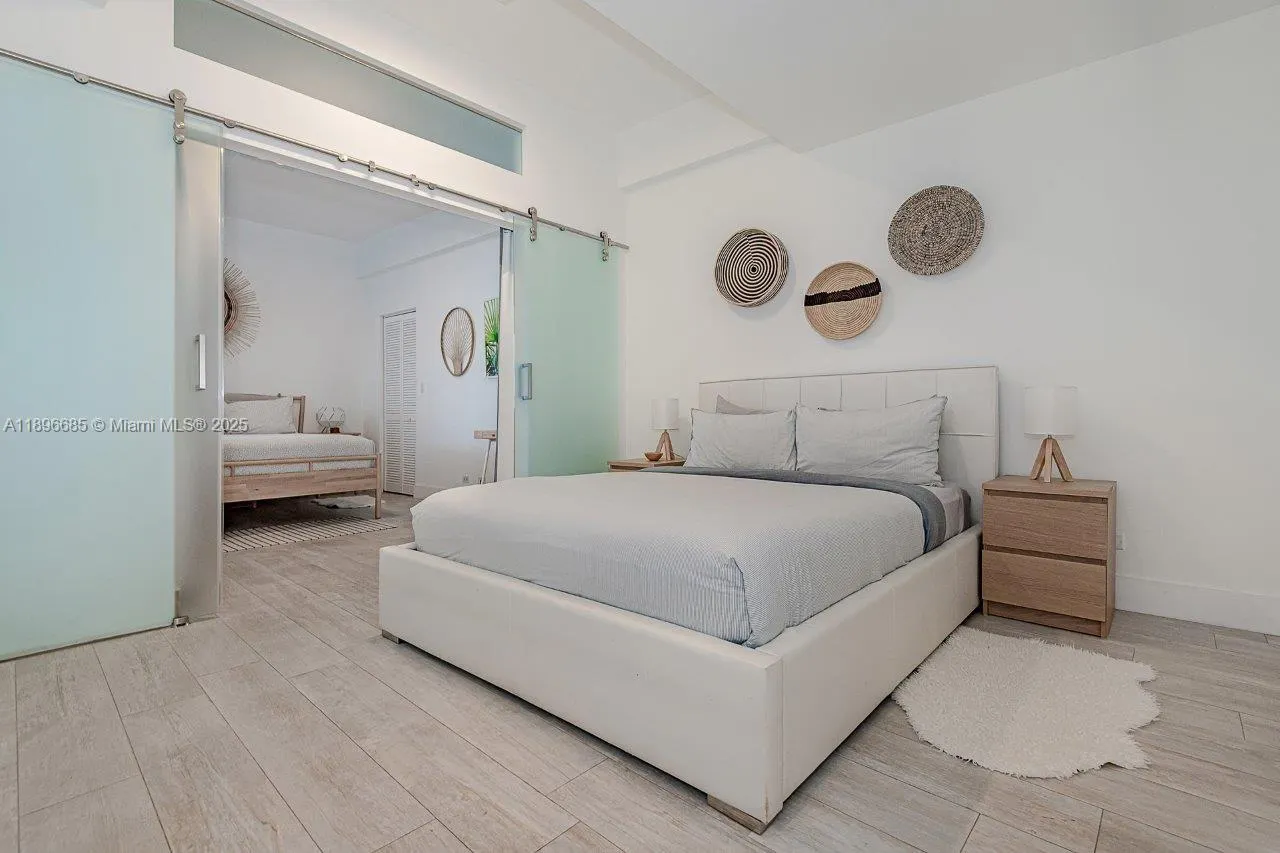 2301 Collins Ave, #PH21