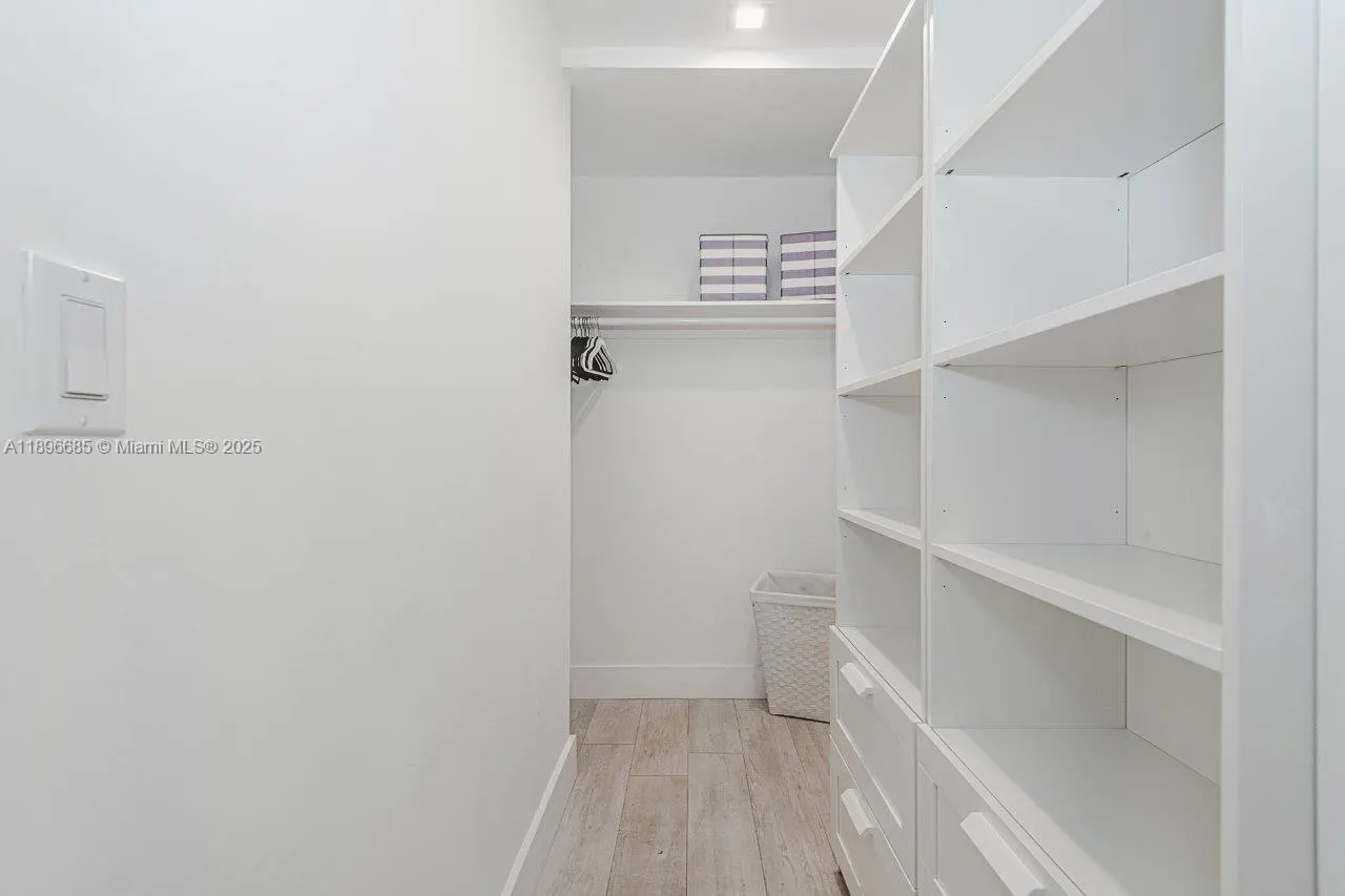 2301 Collins Ave, #PH21