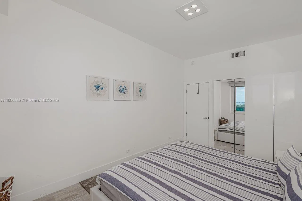 2301 Collins Ave, #PH21