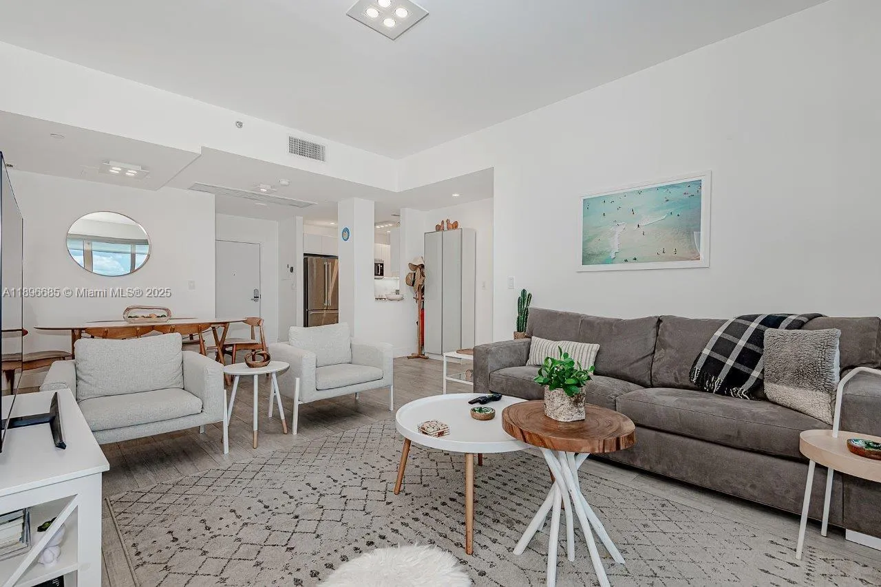 2301 Collins Ave, #PH21
