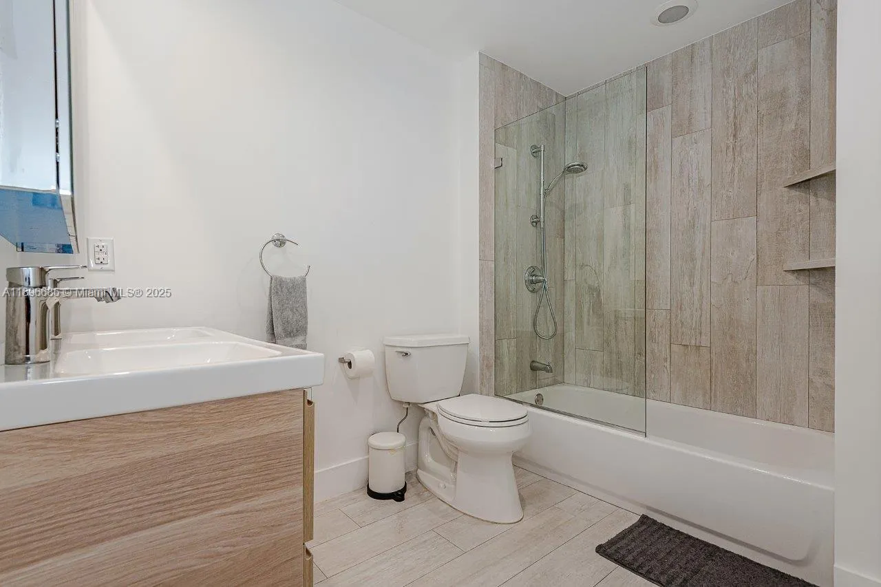 2301 Collins Ave, #PH21