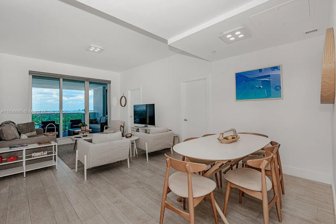 2301 Collins Ave, #PH21