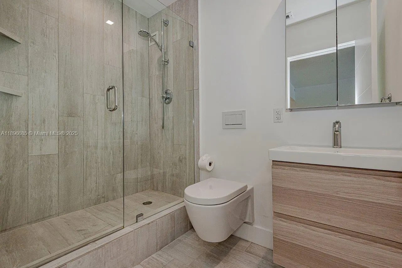 2301 Collins Ave, #PH21