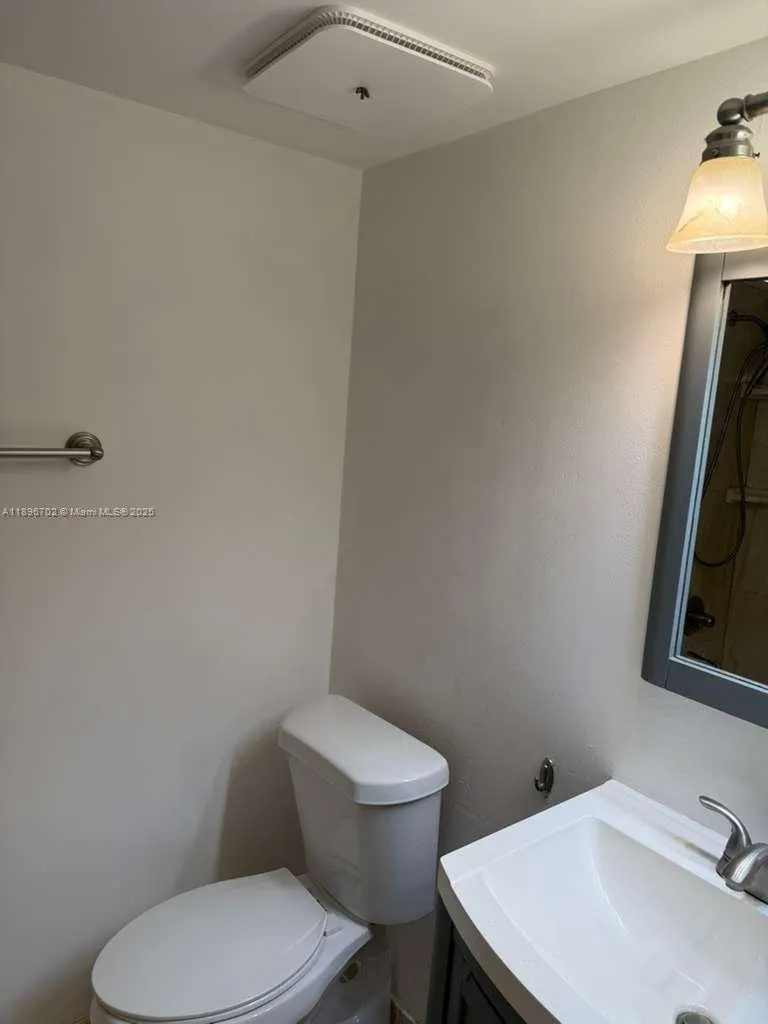 3410 Foxcroft Rd, #205