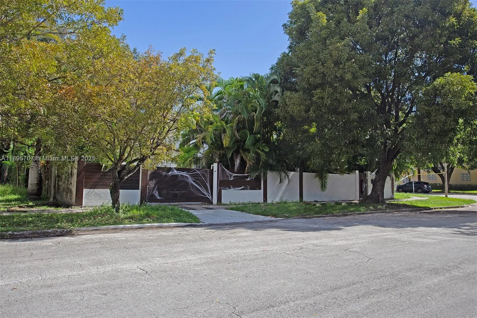 401 SW 28th Rd
