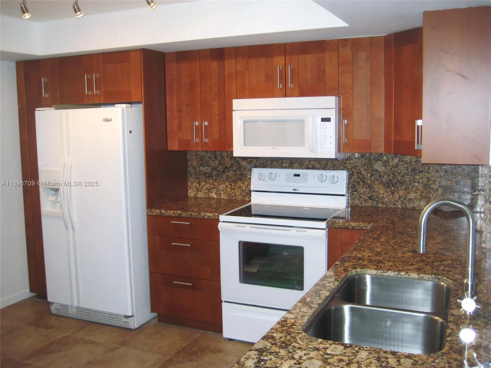 16051 Blatt Blvd, #310