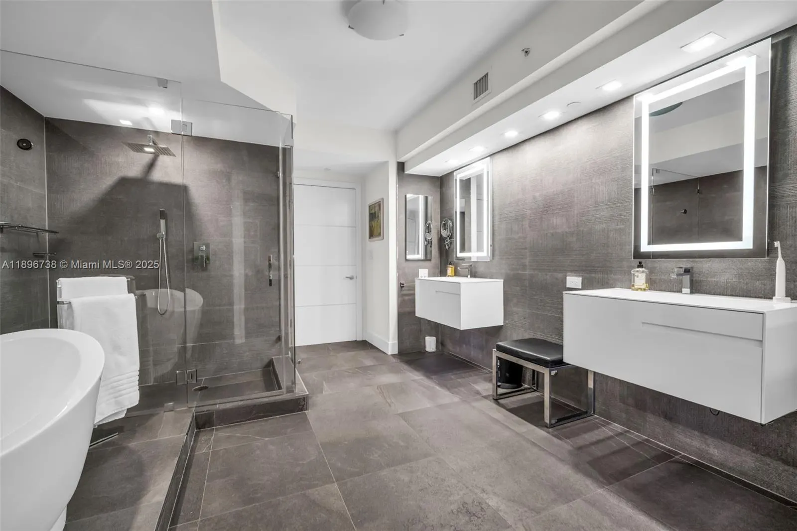 3201 NE 183rd St, #1806