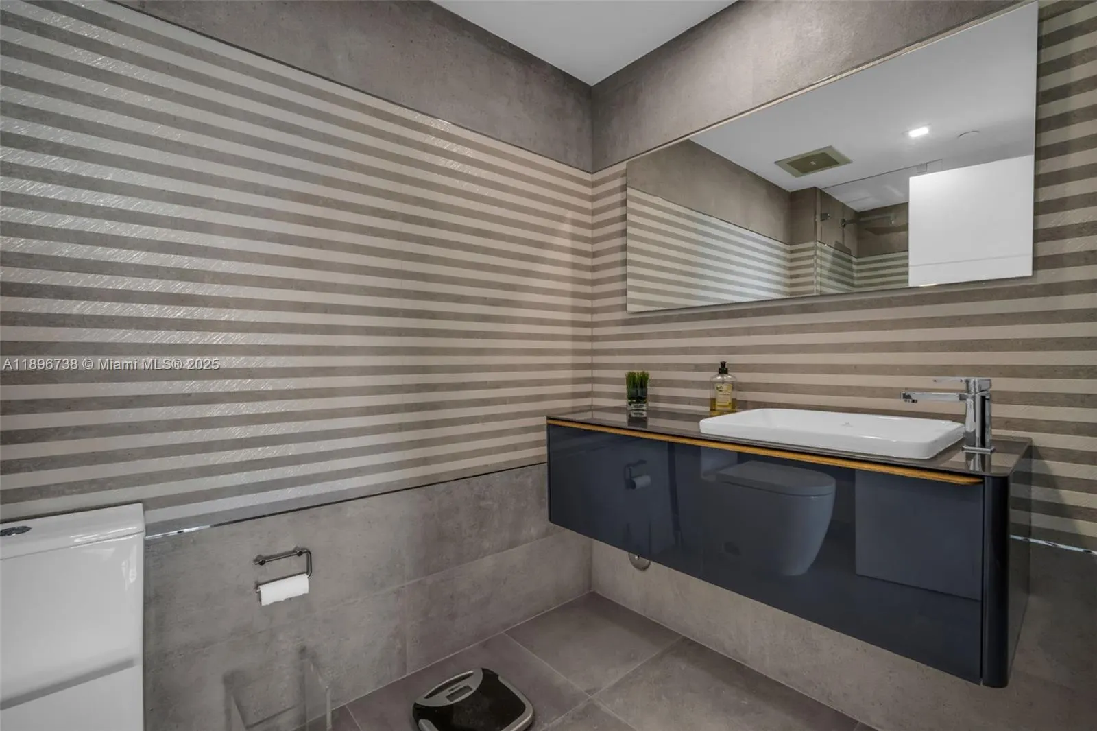 3201 NE 183rd St, #1806