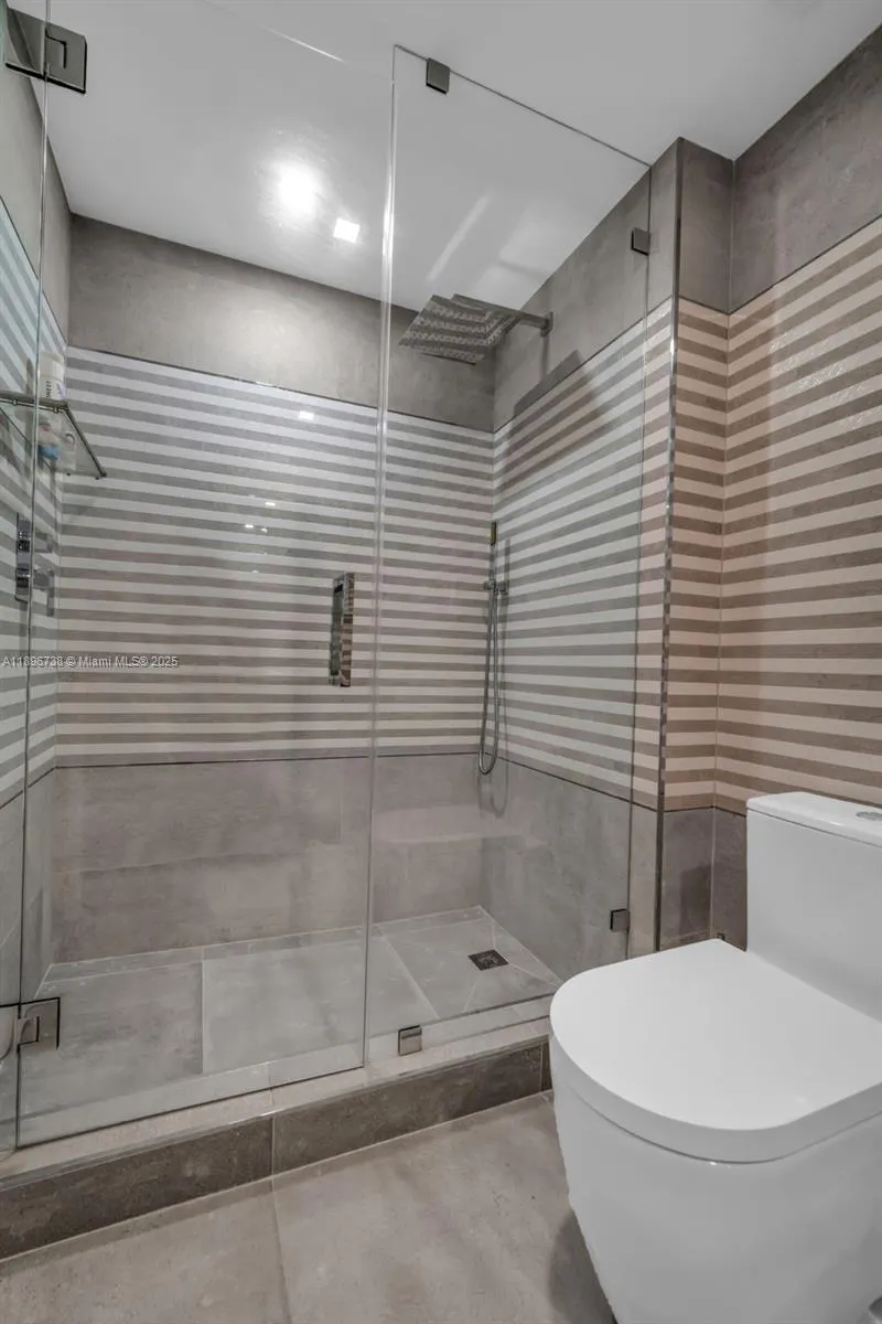 3201 NE 183rd St, #1806