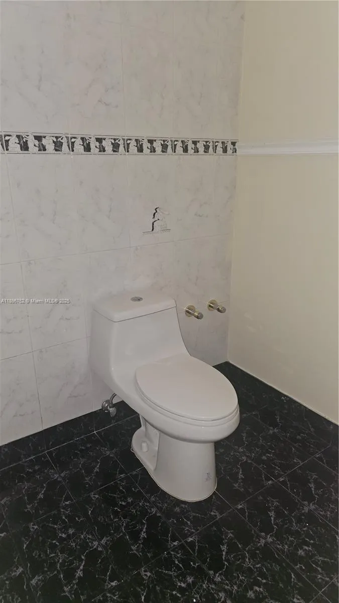 290 174th St, #1905