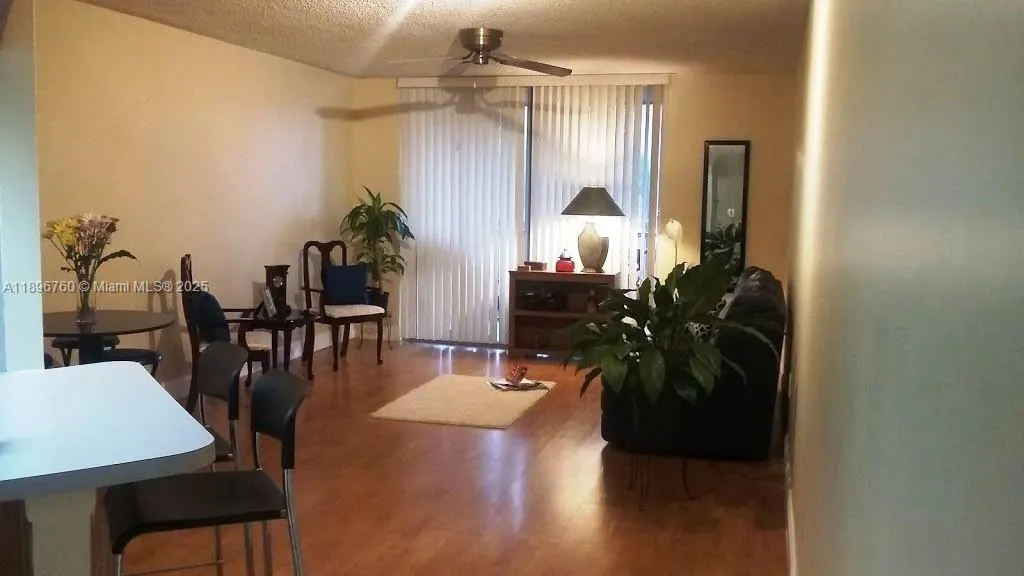 8373 Lake Dr, #301