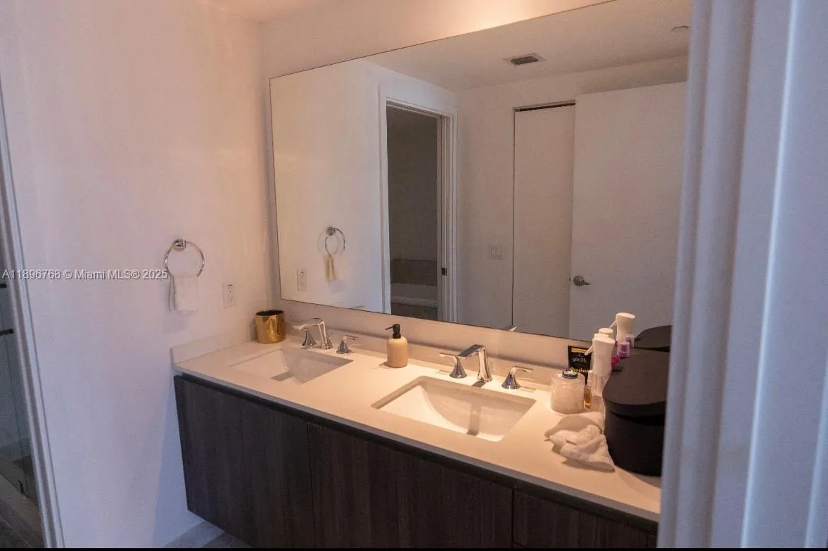 488 NE 18th St, #4509