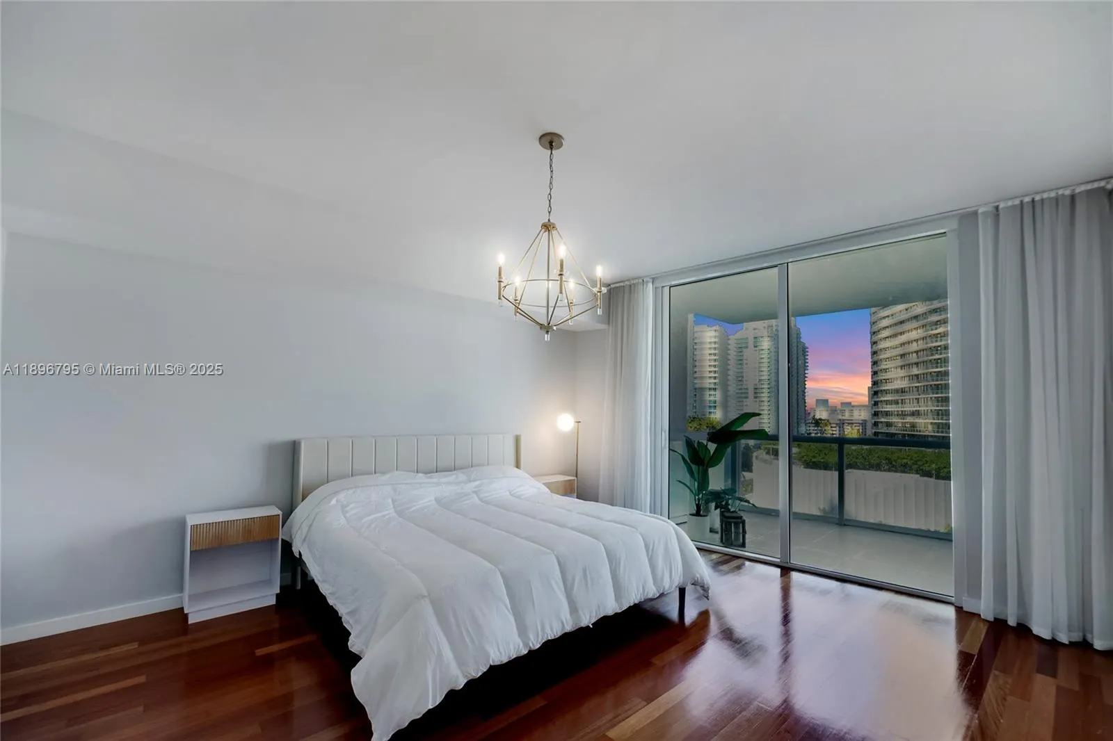 450 Alton Rd, #906