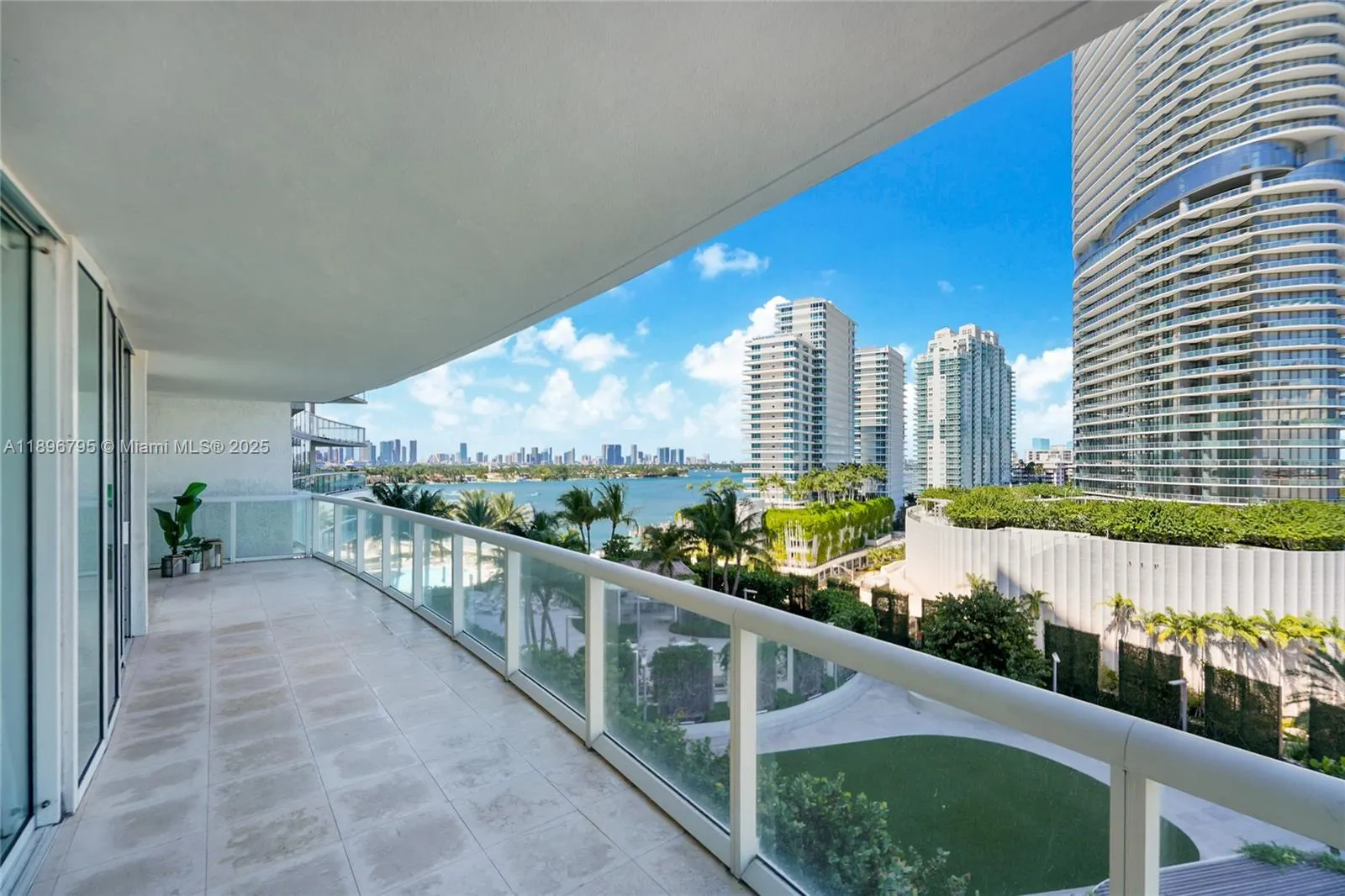 450 Alton Rd, #906