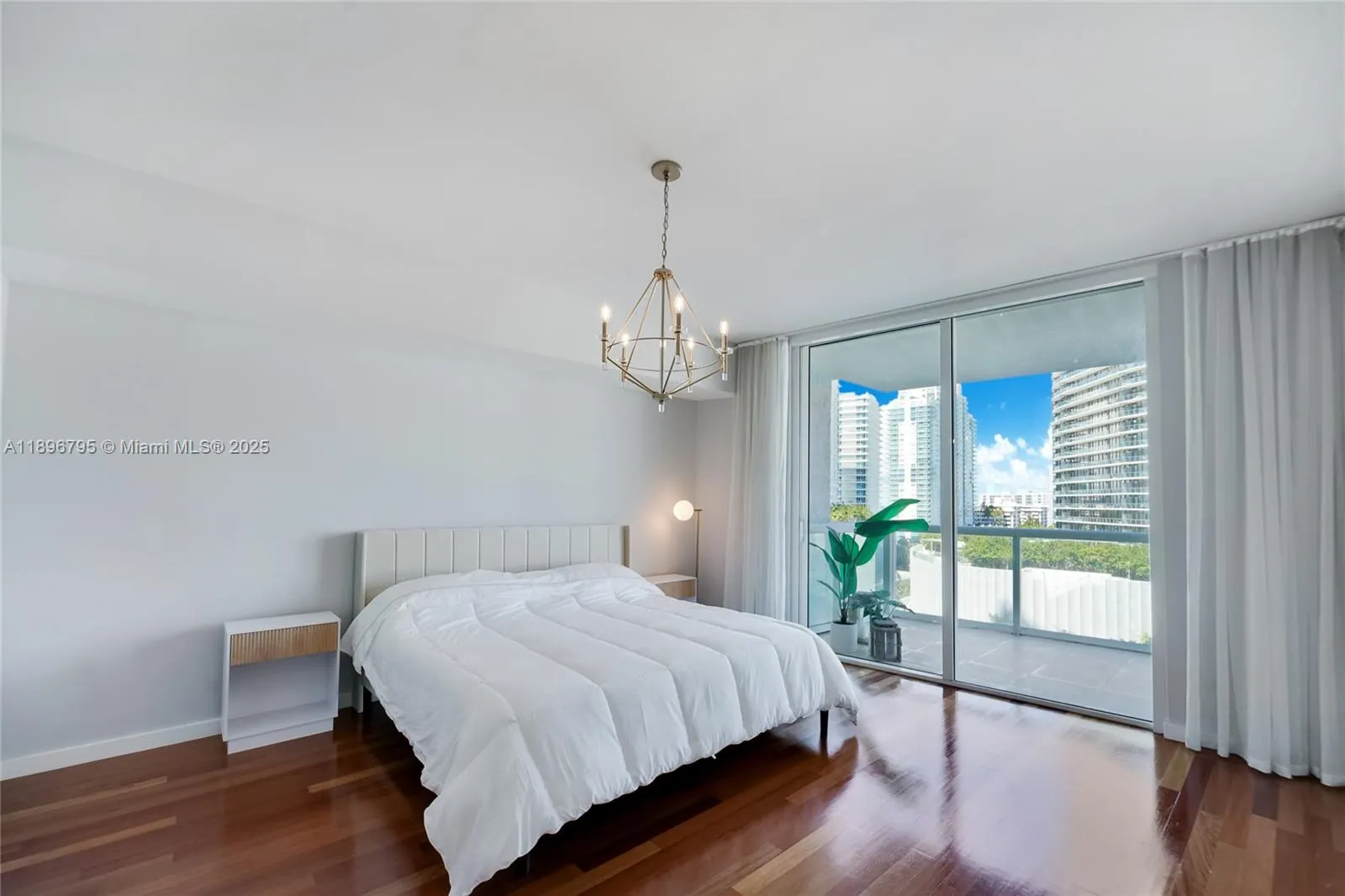 450 Alton Rd, #906