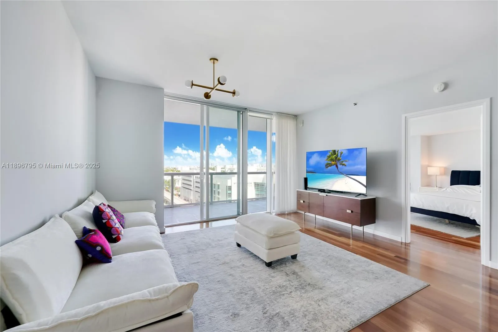 450 Alton Rd, #906
