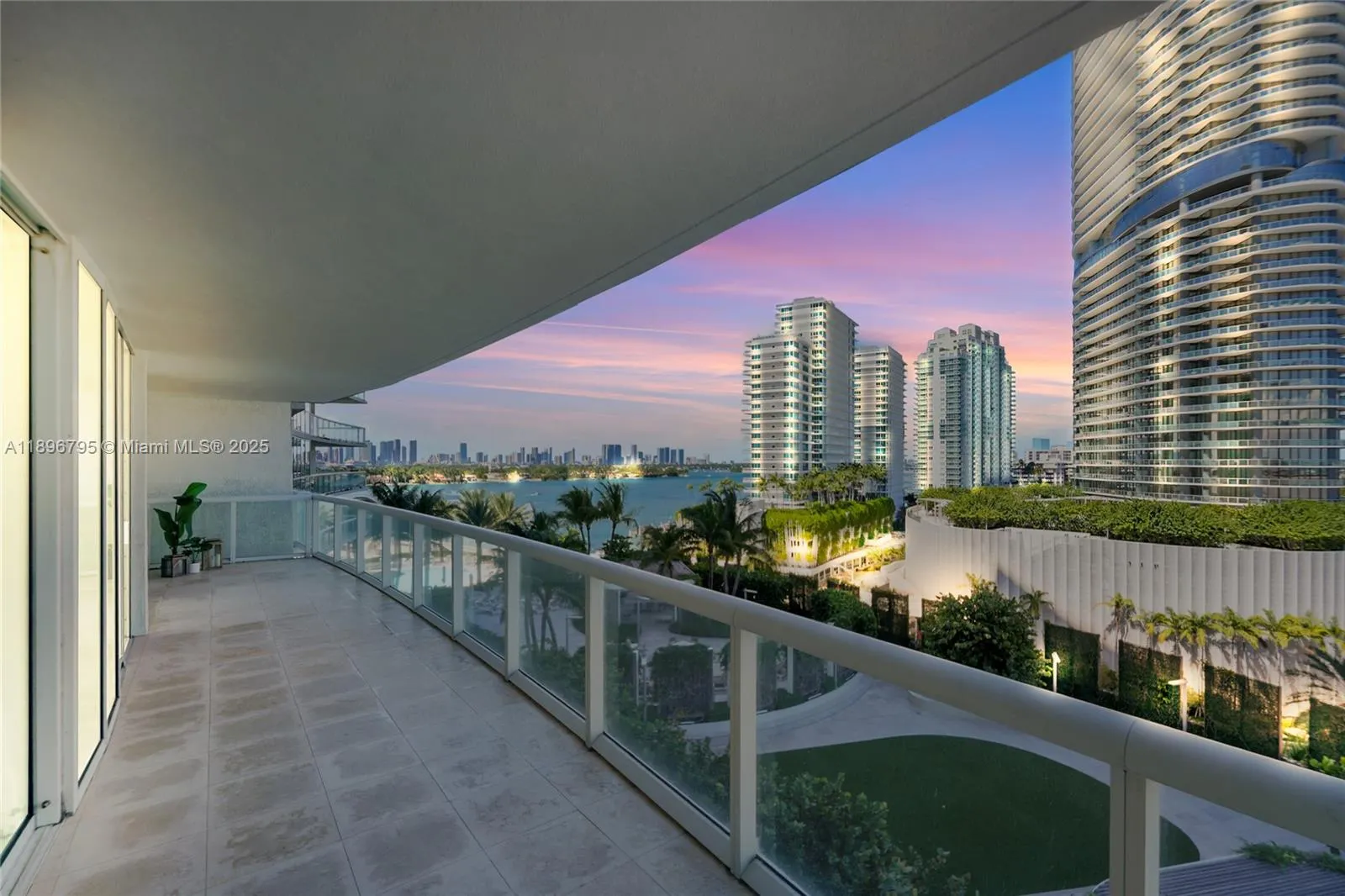450 Alton Rd, #906