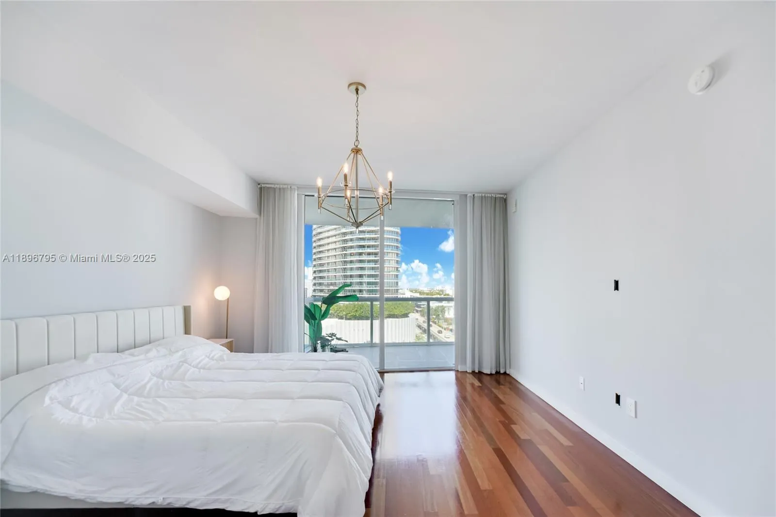 450 Alton Rd, #906