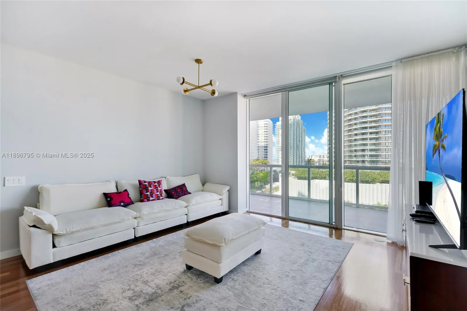 450 Alton Rd, #906