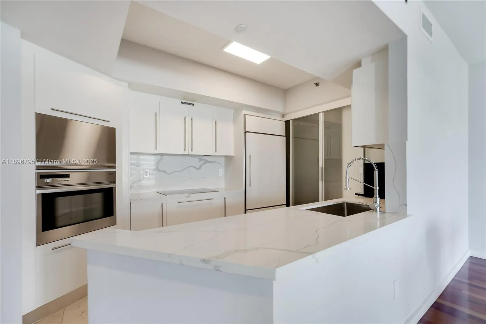 450 Alton Rd, #906