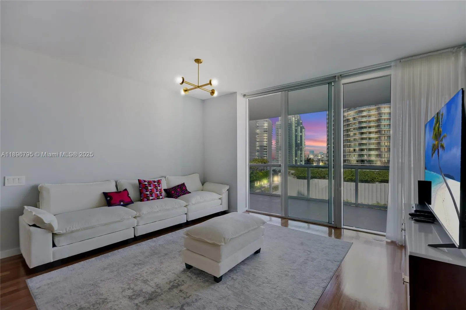 450 Alton Rd, #906
