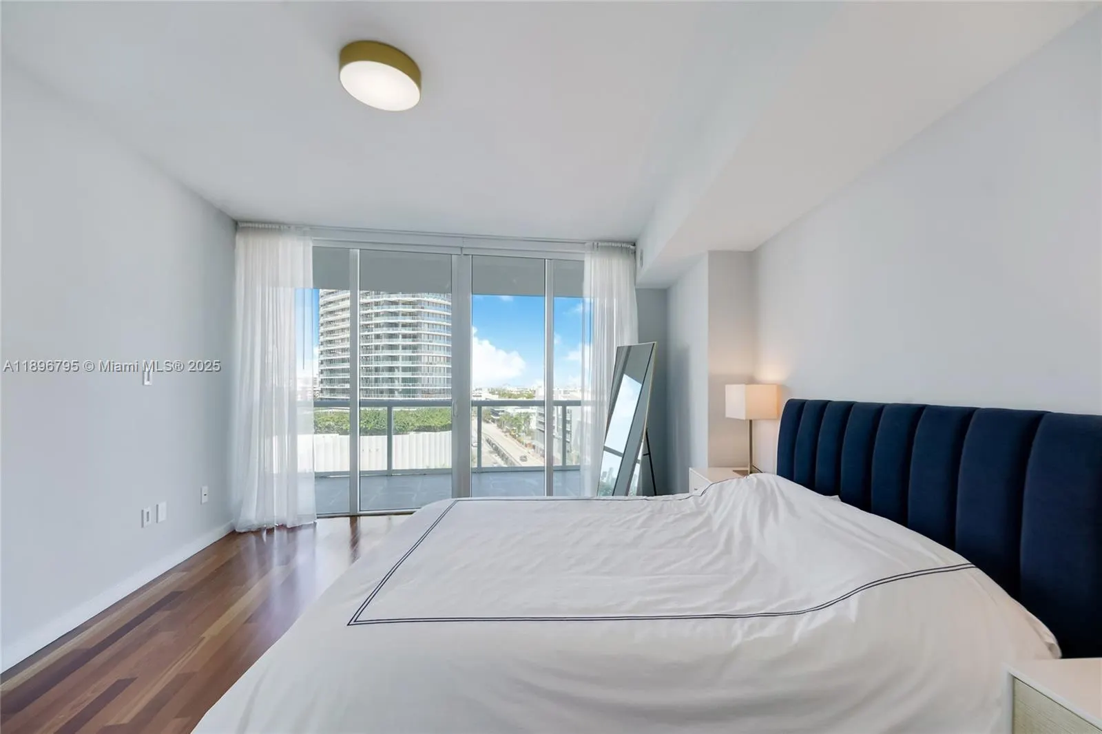 450 Alton Rd, #906