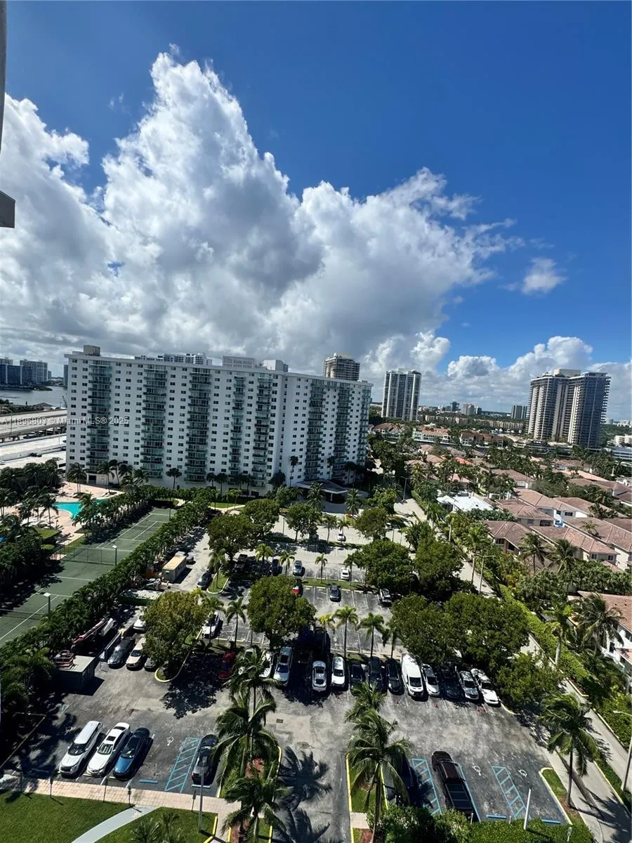 19370 Collins Ave, #1520