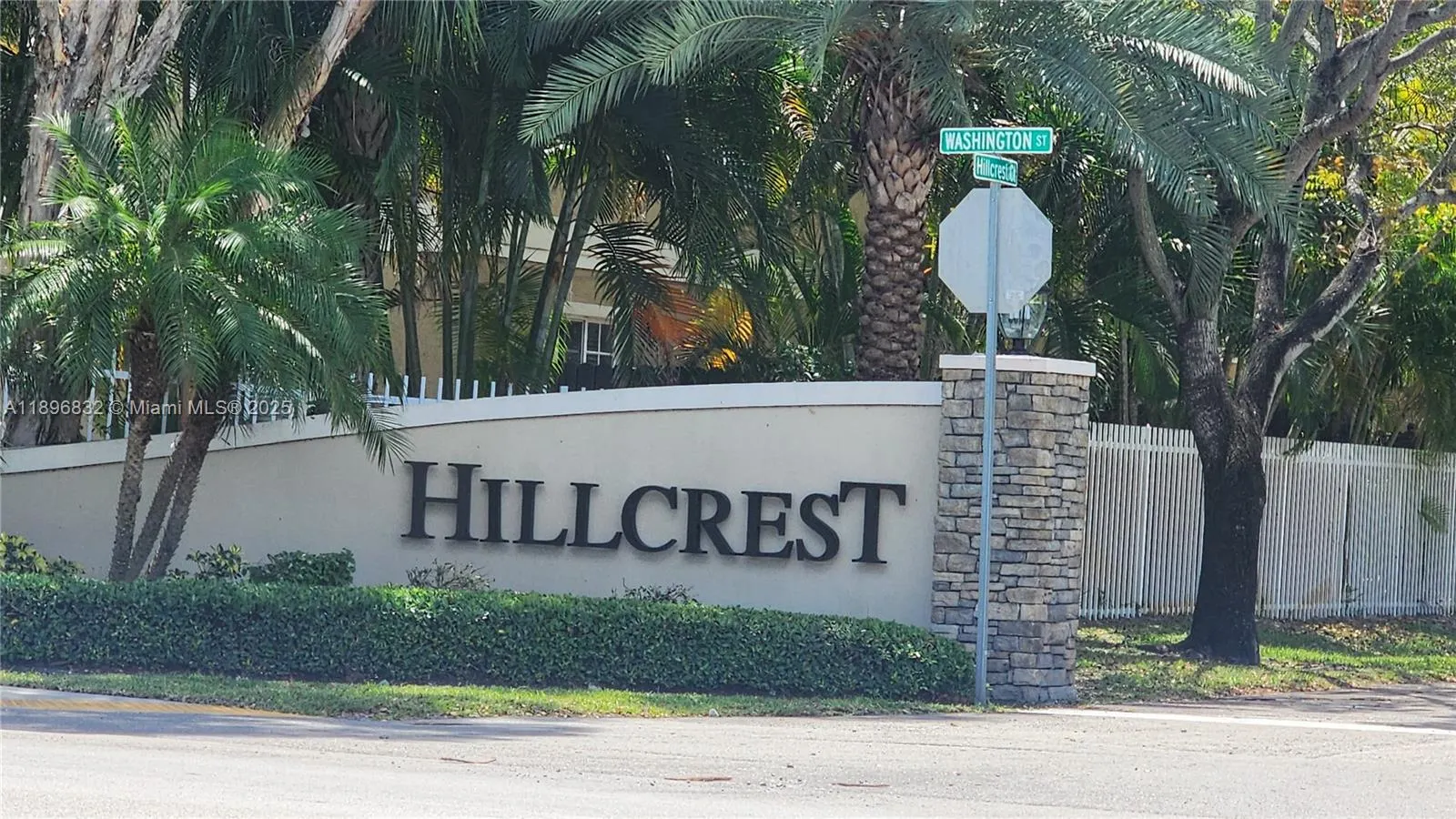981 Hillcrest Ct, #114
