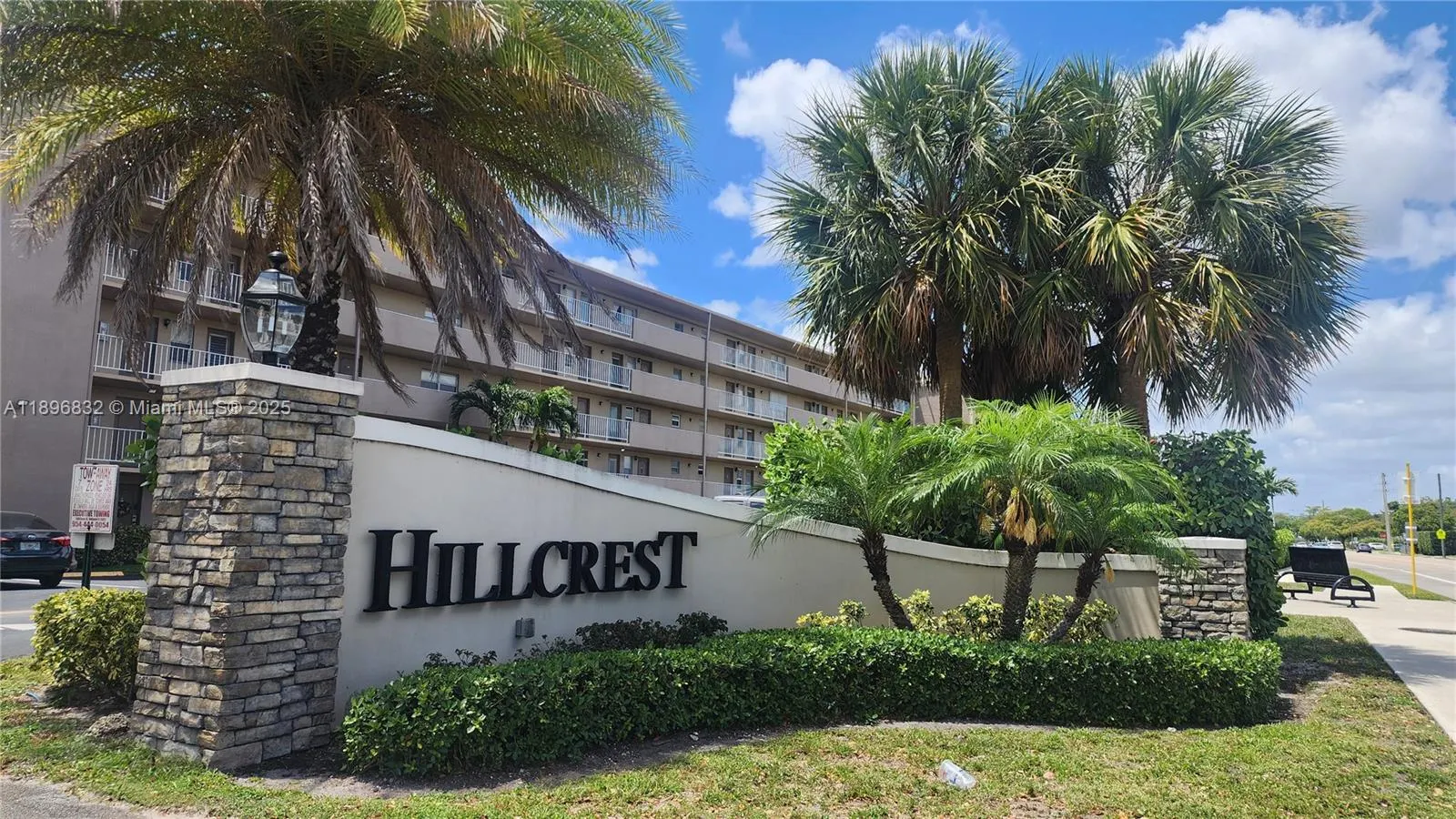 981 Hillcrest Ct, #114