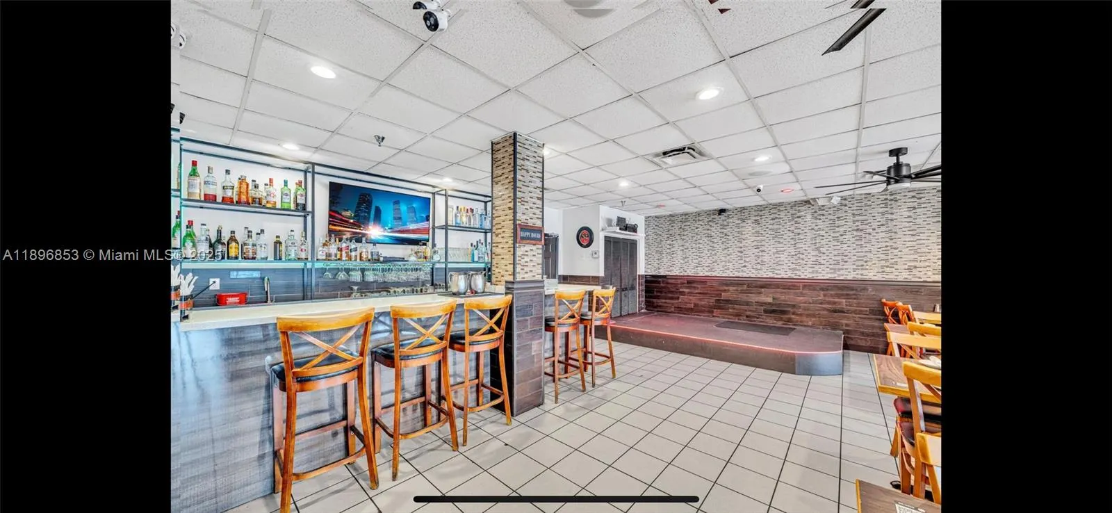 17020 Collins Ave