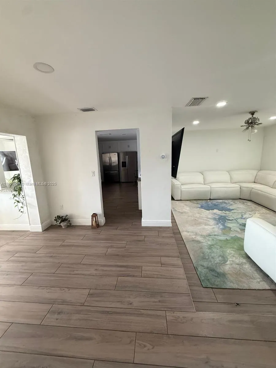 8600 NW 27th Pl