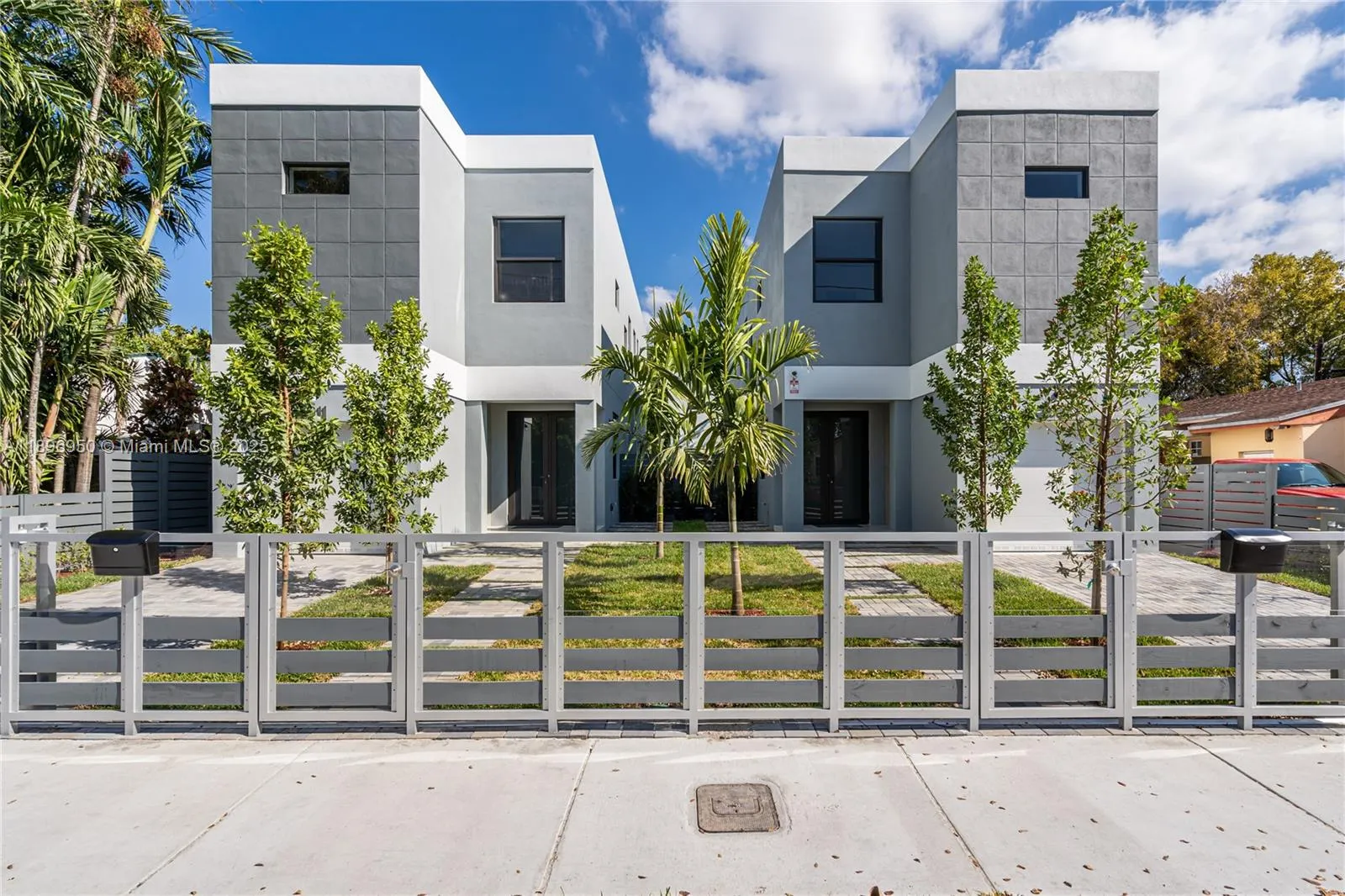 2909 SW 27th Ter