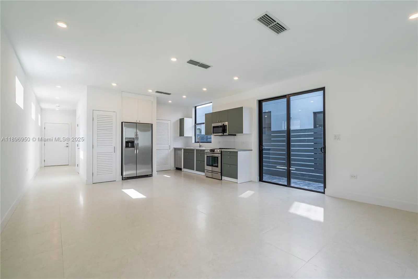 2909 SW 27th Ter