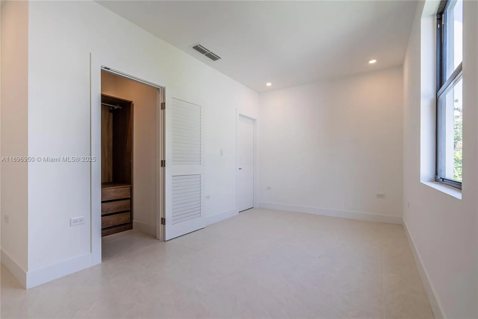 2909 SW 27th Ter