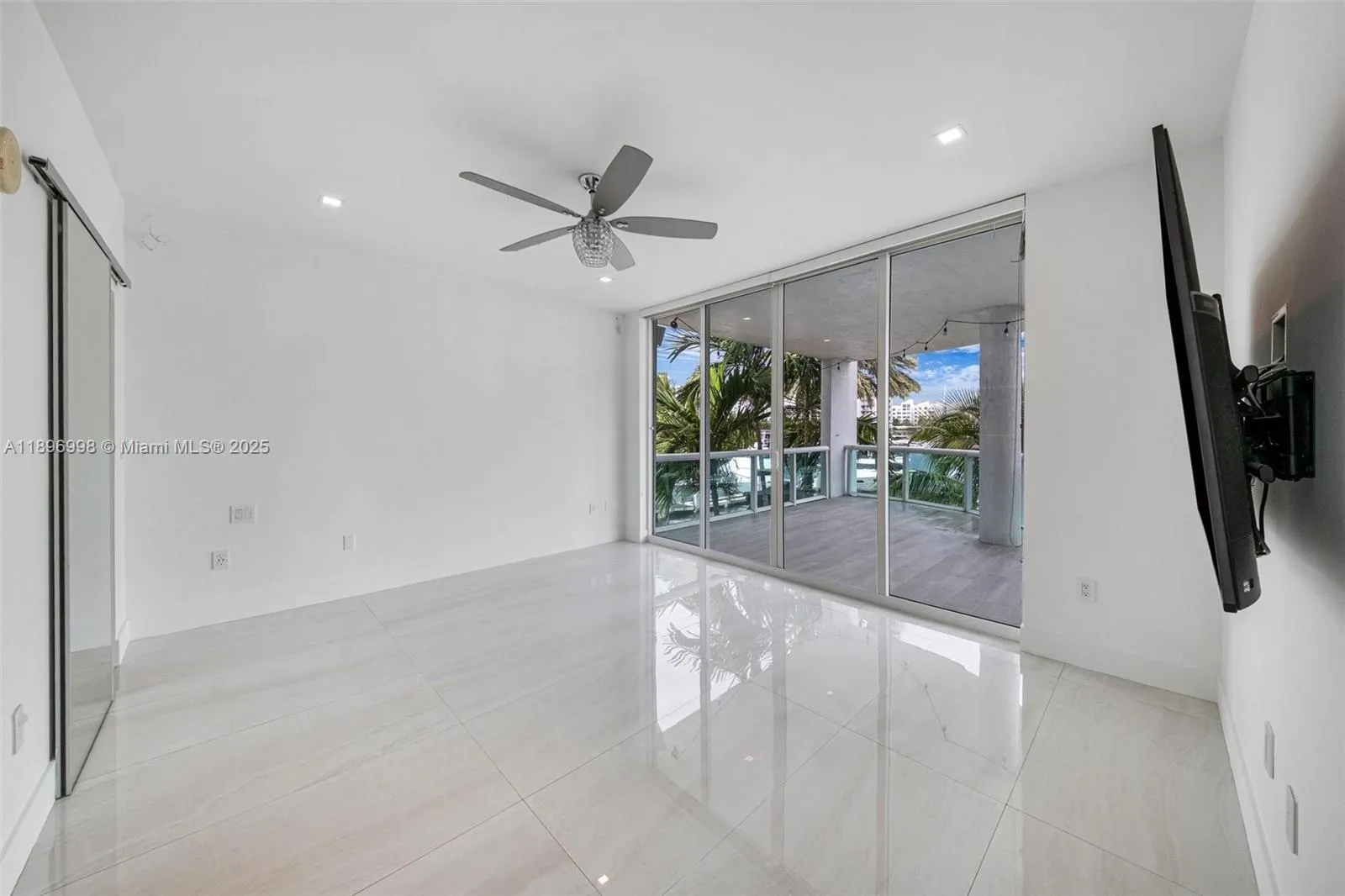 7918 Harbor Island Dr, #207