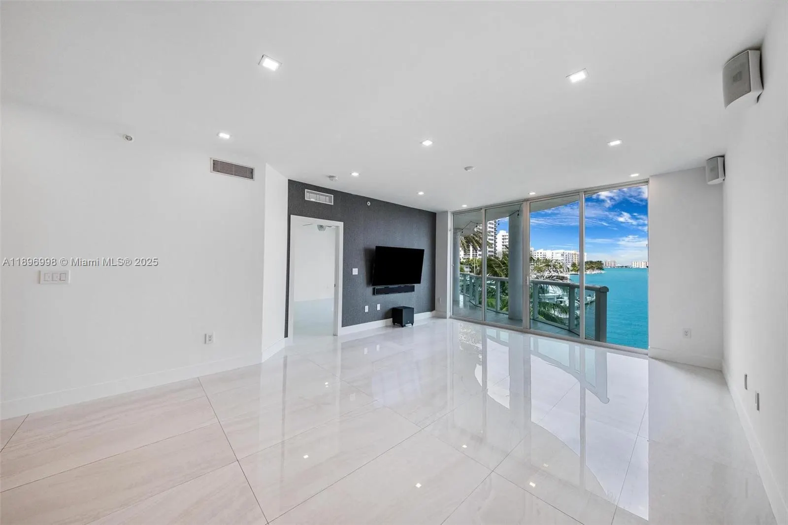 7918 Harbor Island Dr, #207