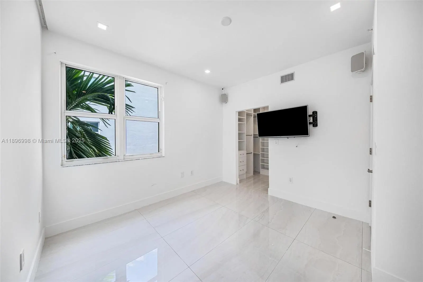7918 Harbor Island Dr, #207