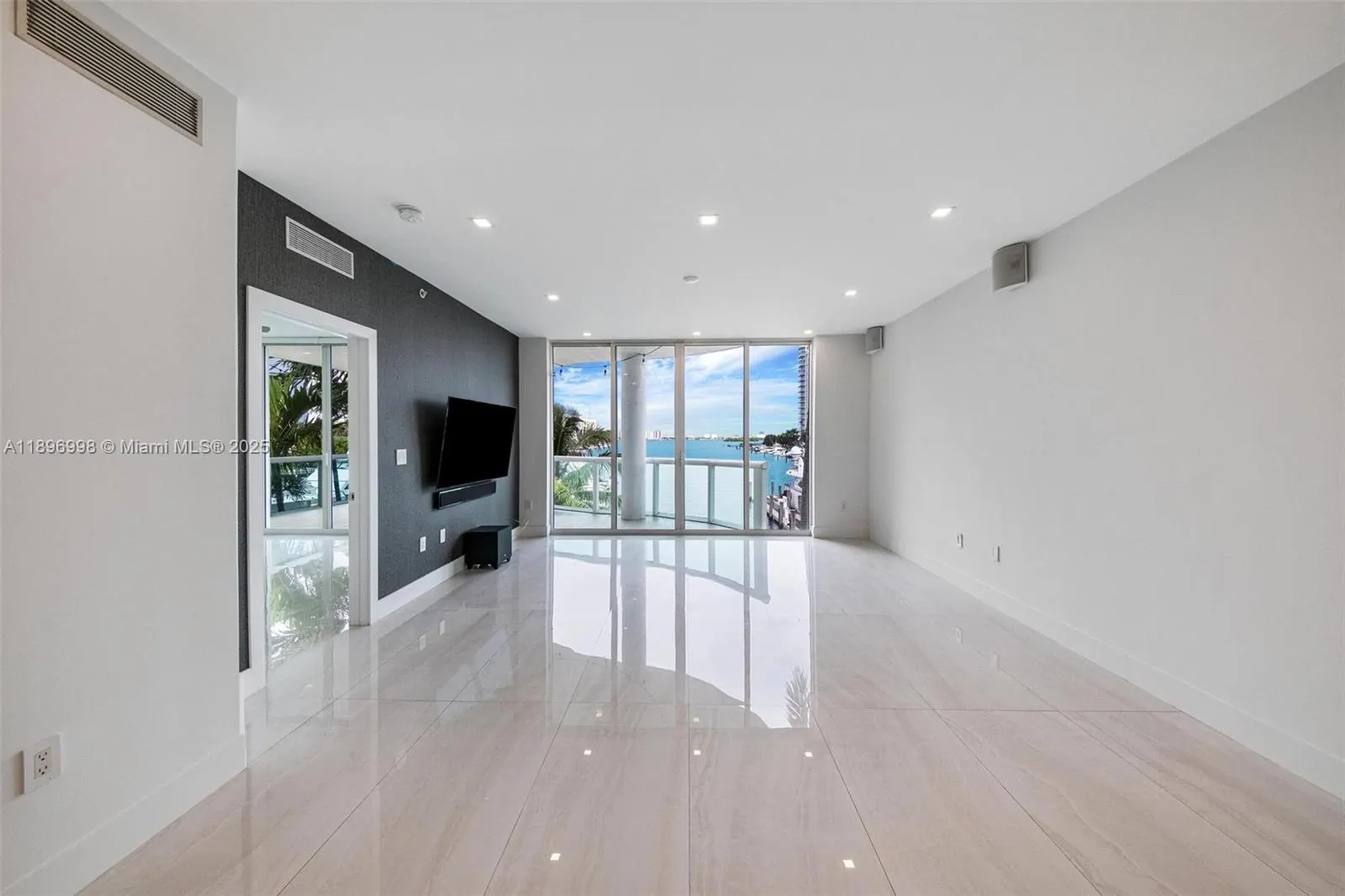 7918 Harbor Island Dr, #207